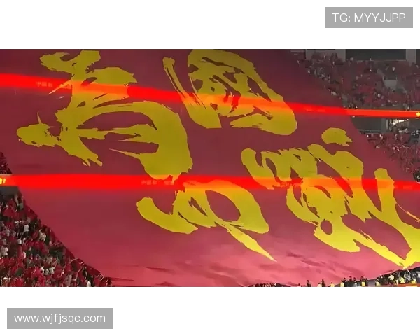 国足新星闪耀赛场带领球队逆转强敌掀起全国球迷激情热潮